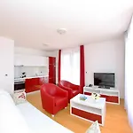 Sunnyside Apartman *