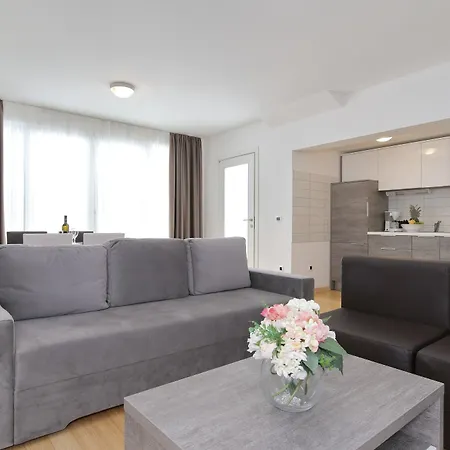 Sunnyside Apartment Petrcane